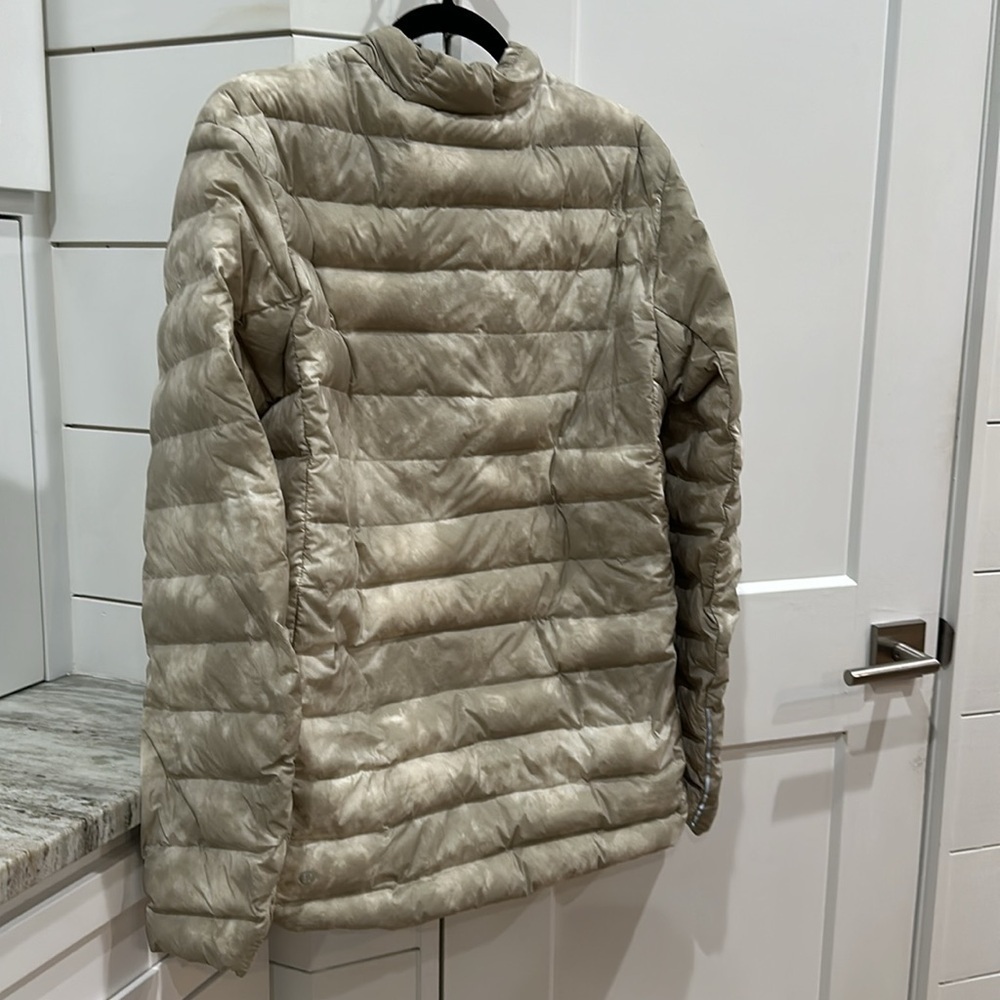 lululemon athletica Beige Tie-Dye Puffer Jacket No Wear Excellent condition - Picture 9 of 10